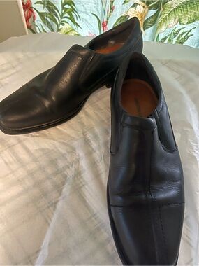 Men's Johnston & Murphy Black Slip-On Leather Dress Shoes. Sz 8.5 sheepskin